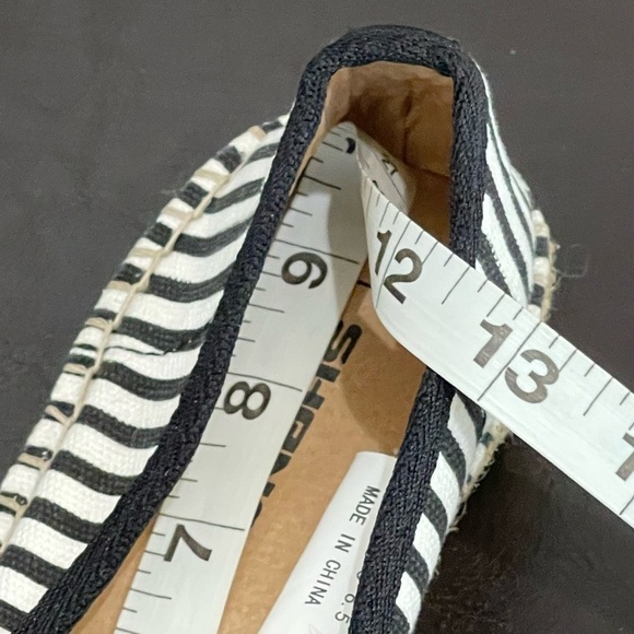 Shangu blank and white stripe new with tag size 9 slip on flats - Picture 13 of 14